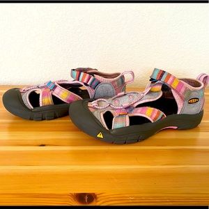 Kids Keen Shoes Size 2
